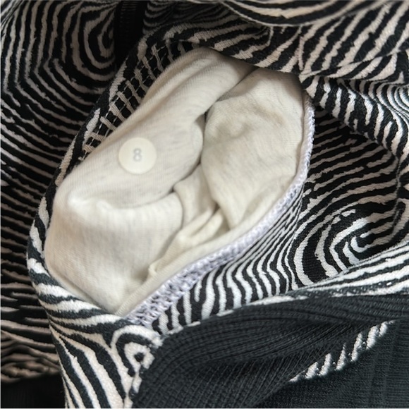 🌊🦄 Lululemon SeaWheeze 2016 Scuba Hoodie III Who Done It Black size 8 - Picture 4 of 5